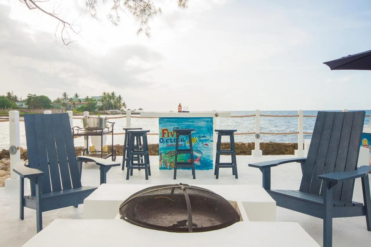 Edgewater Beach Villa - Beach Front, Close To All Attractions St Mary Jamaica