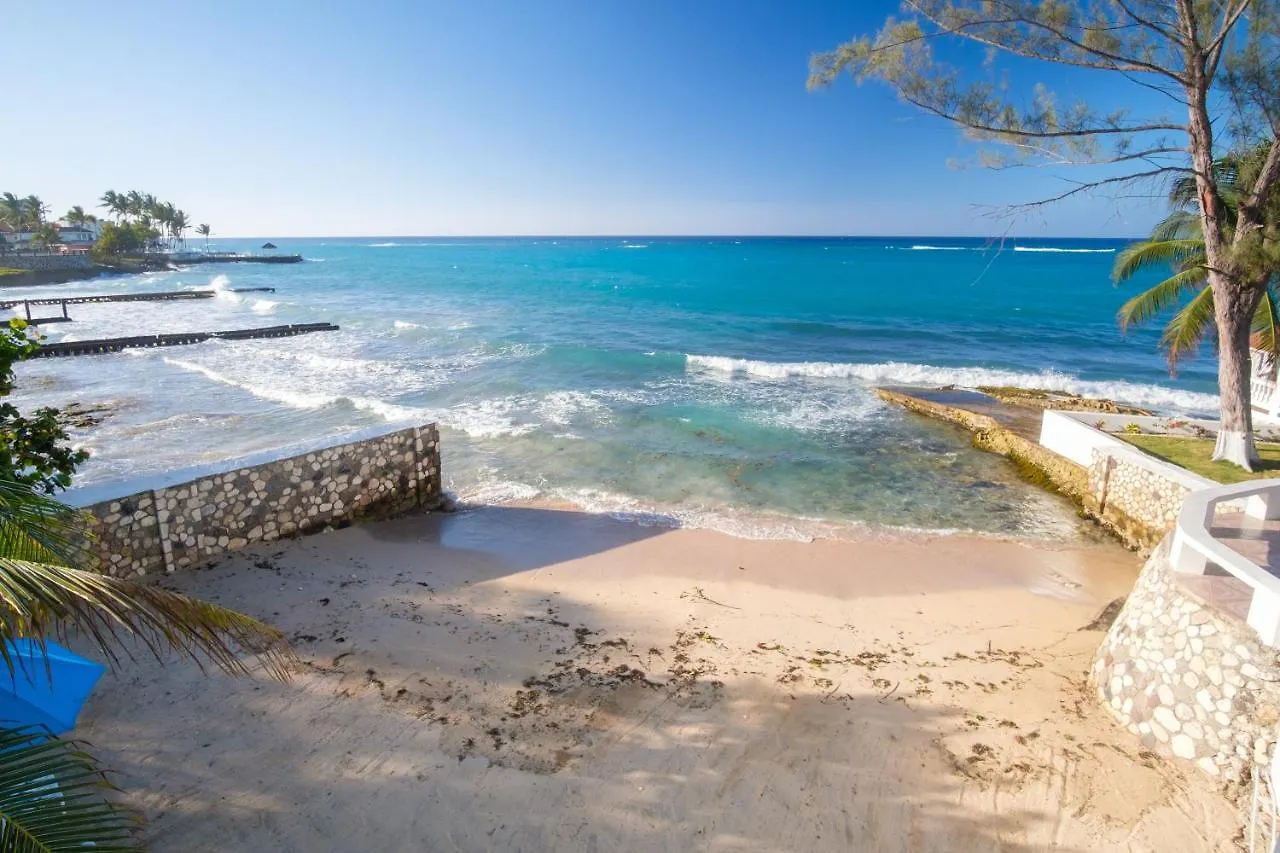 Edgewater Beach Villa - Beach Front, Close To All Attractions St Mary 0*,