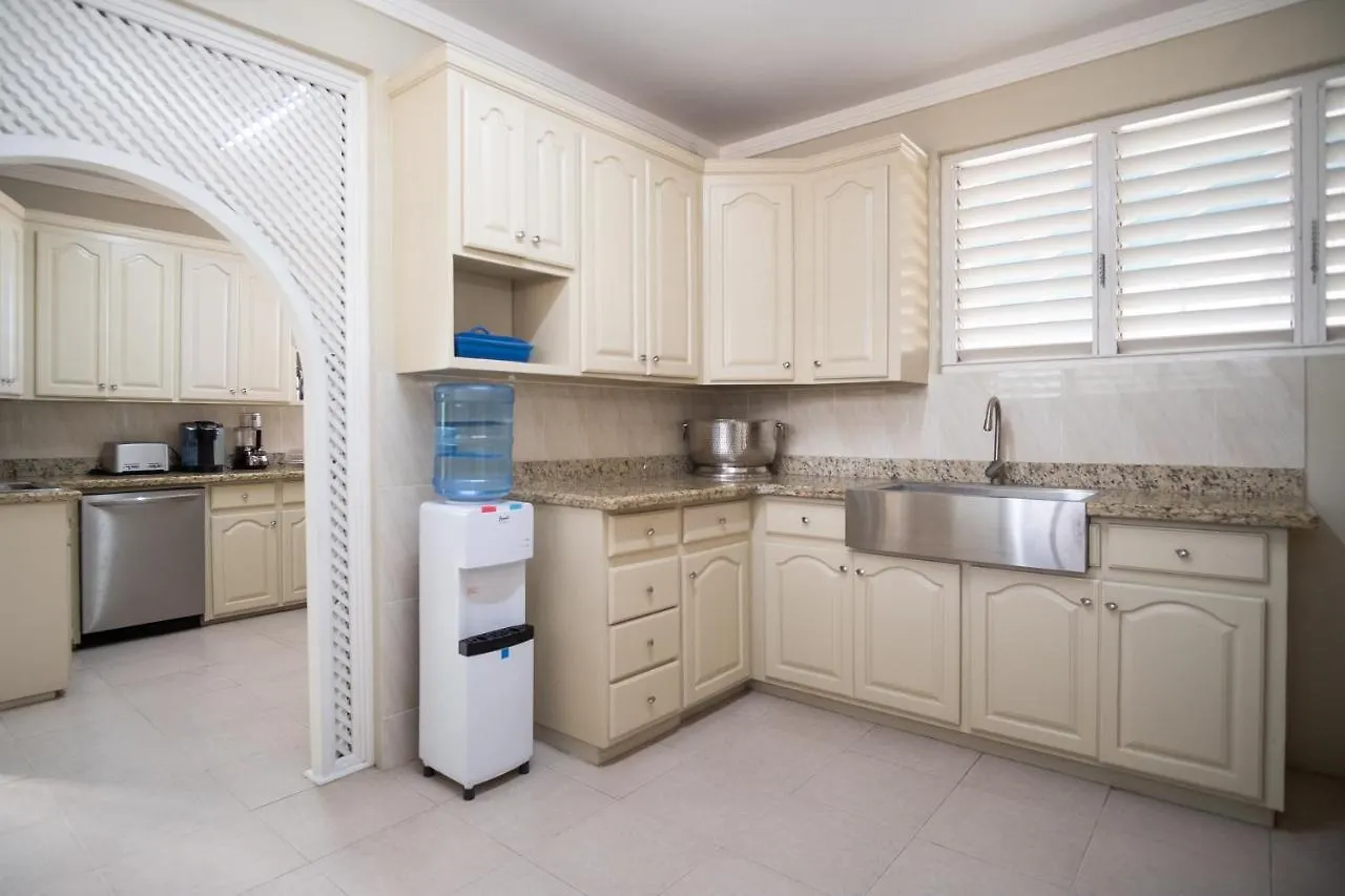 Hotel Edgewater Beach Villa - Beach Front, Close To All Attractions St Mary Jamaica