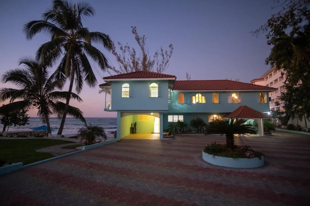 Hotel Edgewater Beach Villa - Beach Front, Close To All Attractions St Mary