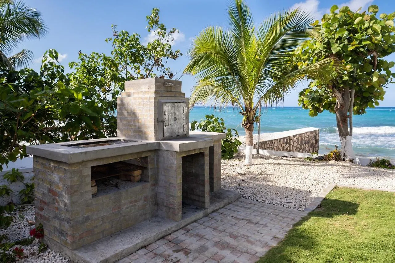 Edgewater Beach Villa - Beach Front, Close To All Attractions St Mary Jamaica