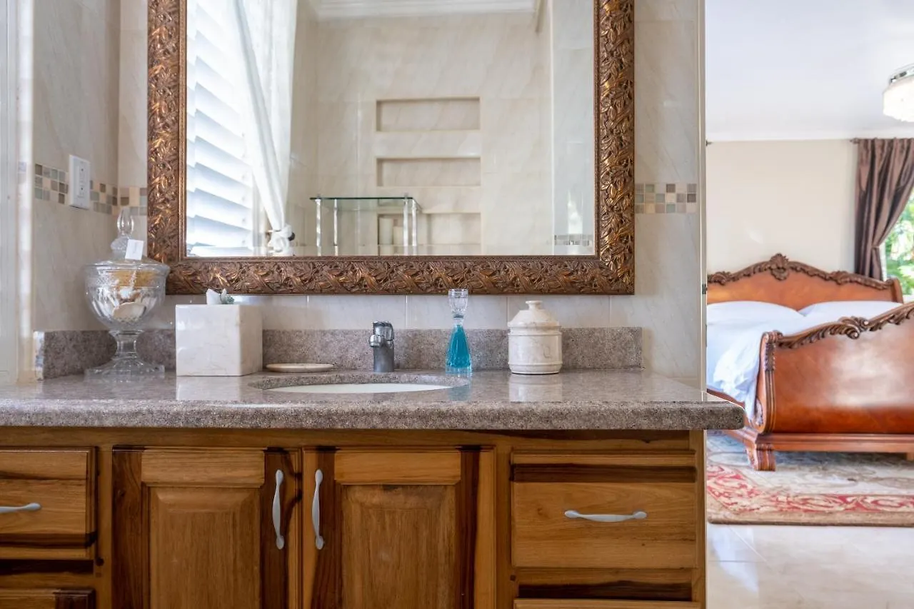 Edgewater Beach Villa - Beach Front, Close To All Attractions St Mary Jamaica