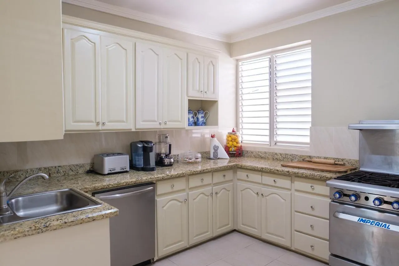 Edgewater Beach Villa - Beach Front, Close To All Attractions St Mary Jamaica