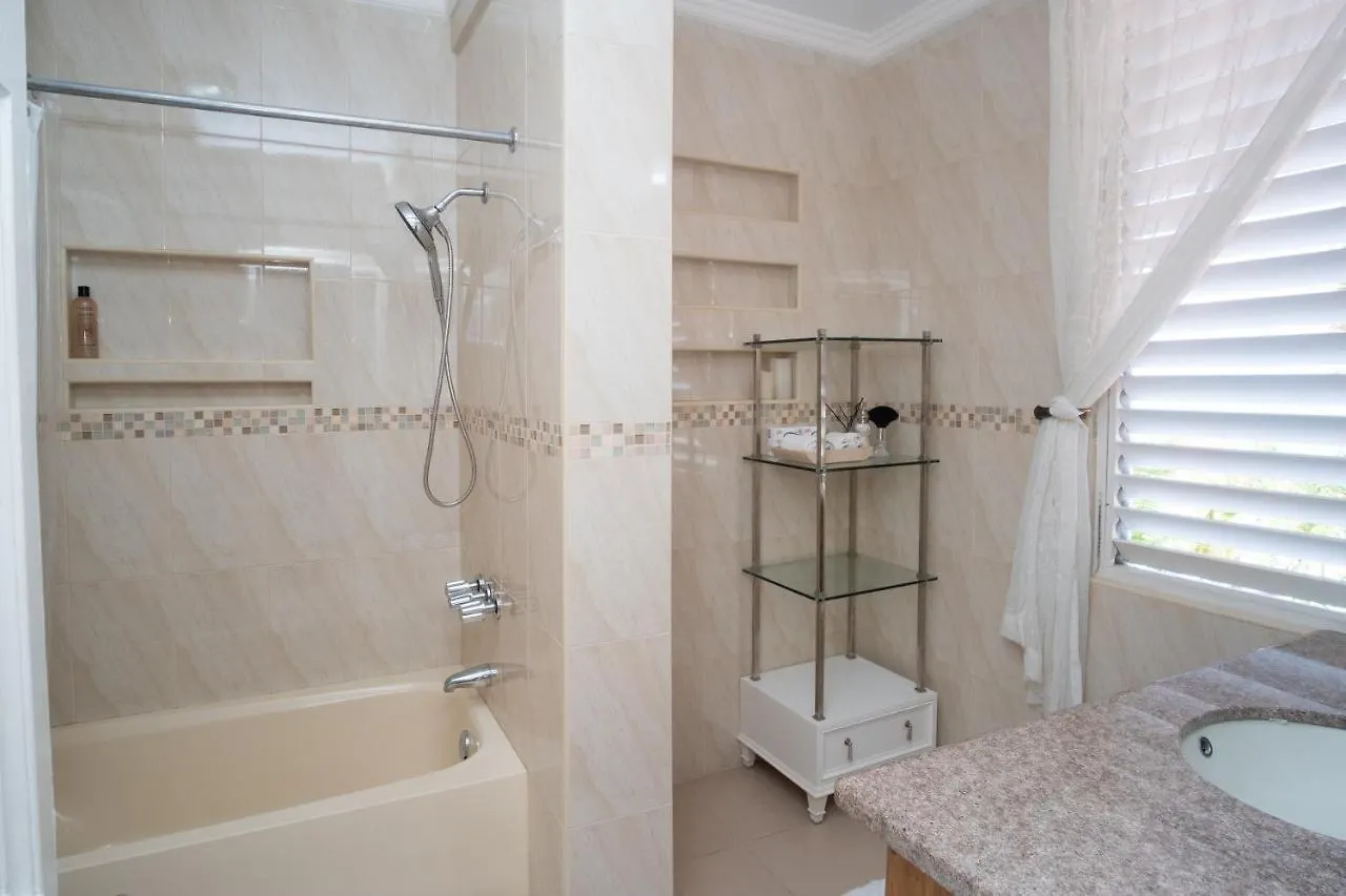 Edgewater Beach Villa - Beach Front, Close To All Attractions St Mary Hotel