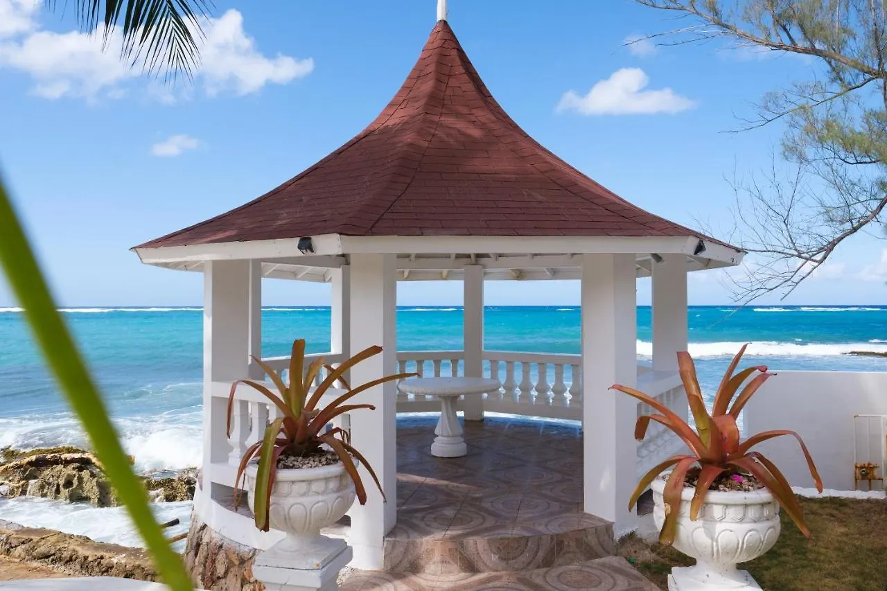 Edgewater Beach Villa - Beach Front, Close To All Attractions St Mary