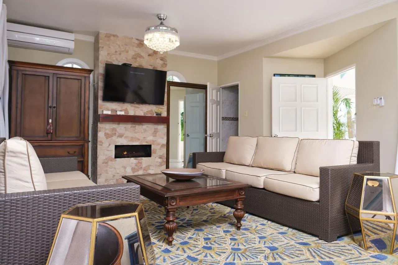 Edgewater Beach Villa - Beach Front, Close To All Attractions St Mary 0*,